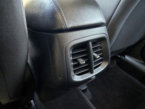 Used 2019 Jeep Cherokee Latitude w/ Cold Weather Group image 28