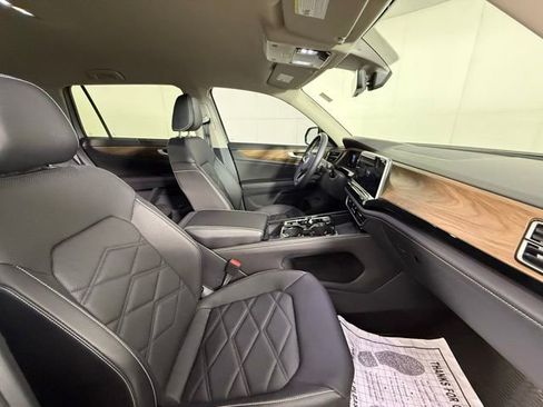 Used 2024 Volkswagen Atlas SE FWD image 35