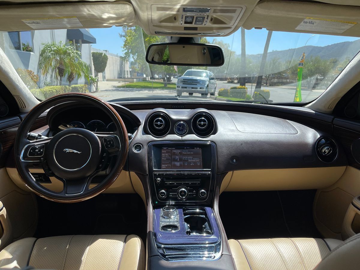 Used 2012 Jaguar XJ RWD image 11