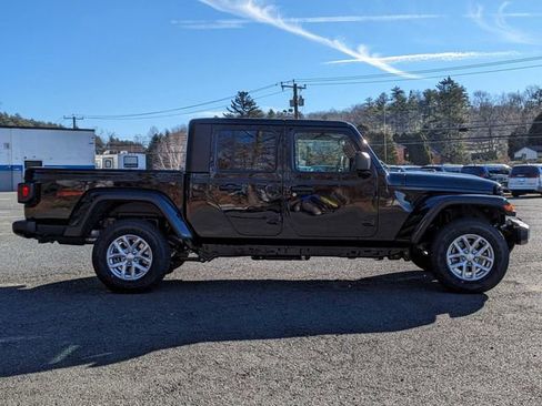 New 2023 Jeep Gladiator Sport image 4