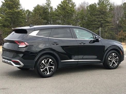 Used 2023 Kia Sportage EX image 3