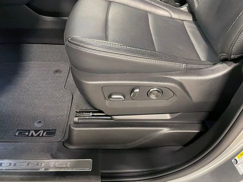 Used 2025 GMC Yukon XL Denali AWD/4WD image 21