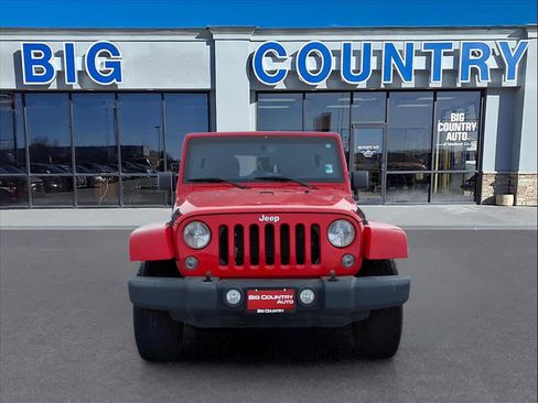 Used 2015 Jeep Wrangler Unlimited Sahara w/ Connectivity Group image 8