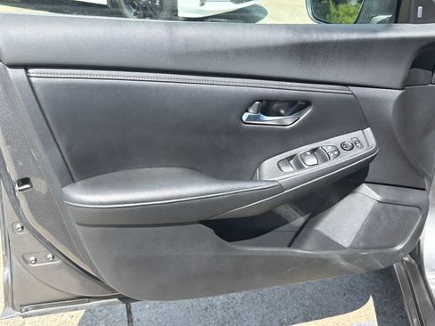 Used 2022 Nissan Sentra SV FWD image 11
