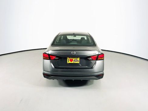 Used 2024 Nissan Altima 2.5 SV image 8