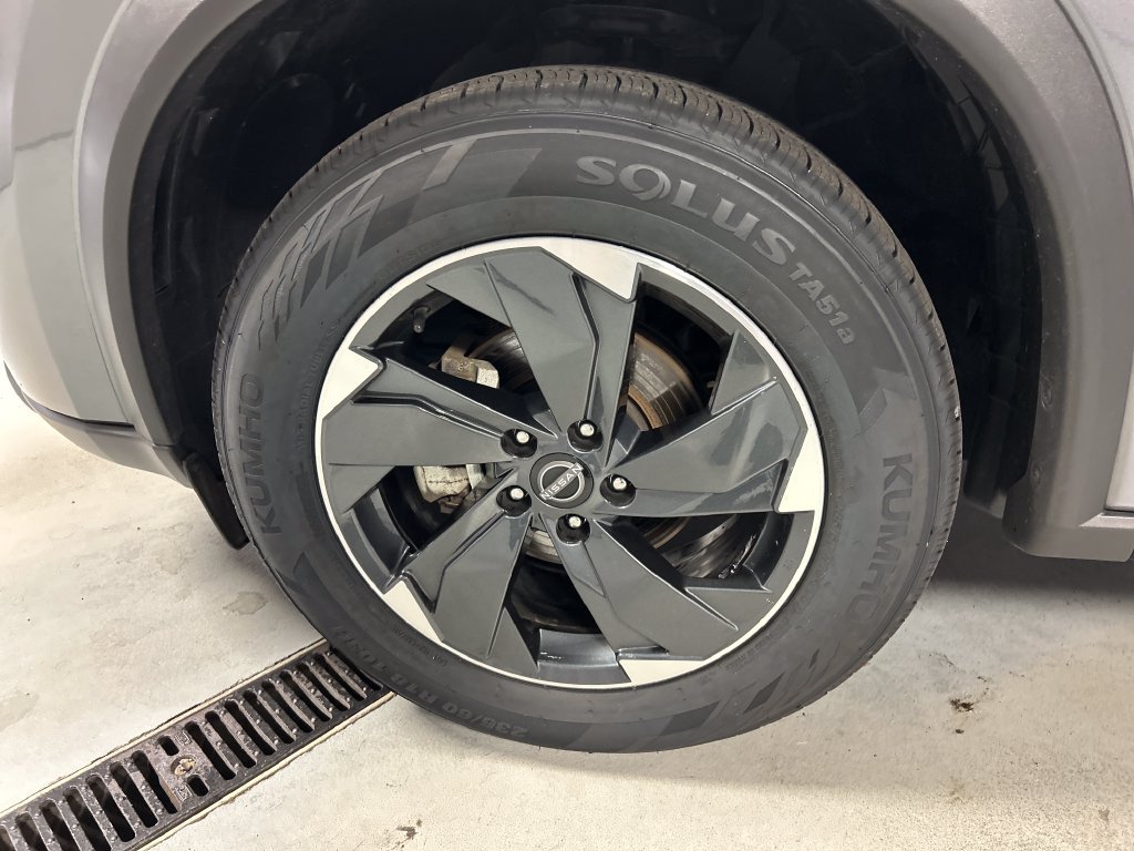 Used 2025 Nissan Rogue SV AWD/4WD image 9