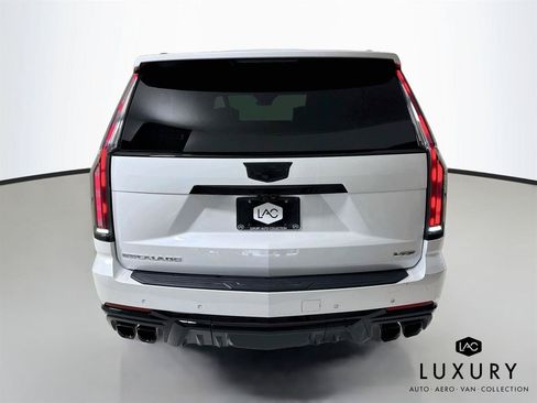 Used 2025 Cadillac Escalade ESV V AWD/4WD image 7