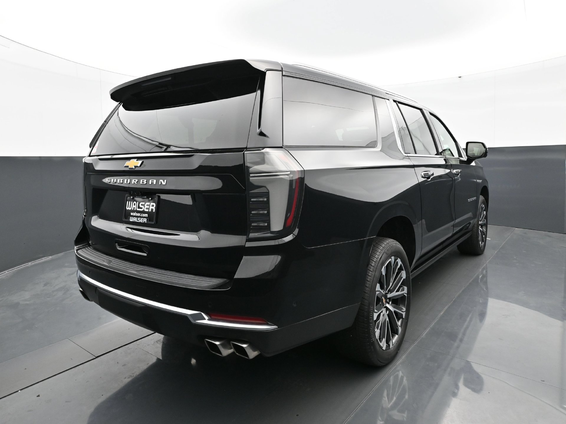 Used 2025 Chevrolet Suburban High Country AWD/4WD image 5