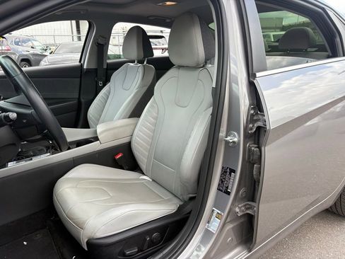 Used 2023 Hyundai Elantra Limited FWD image 9