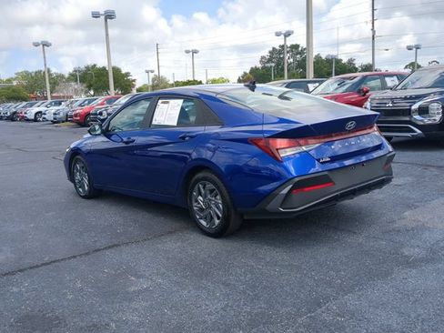 Used 2024 Hyundai Elantra SEL FWD image 8
