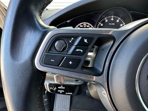 Used 2022 Porsche Cayenne Platinum Edition image 17