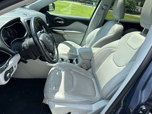 Used 2019 Jeep Cherokee Limited AWD/4WD image 11