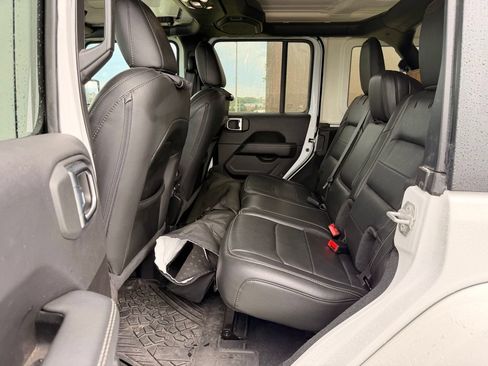 Used 2022 Jeep Wrangler Unlimited Sahara AWD/4WD image 5