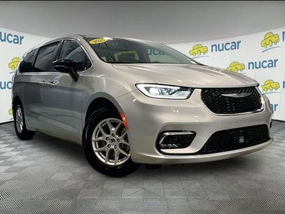 Used 2024 Chrysler Pacifica Touring-L