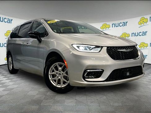 Used 2024 Chrysler Pacifica Touring-L image 1