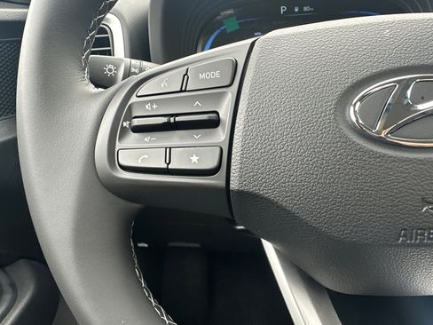 New 2025 Hyundai Venue SEL image 18