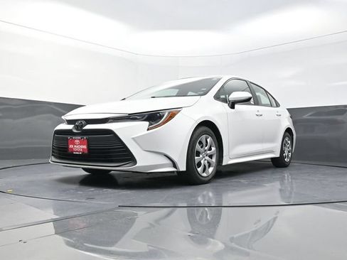 Used 2024 Toyota Corolla LE FWD image 32