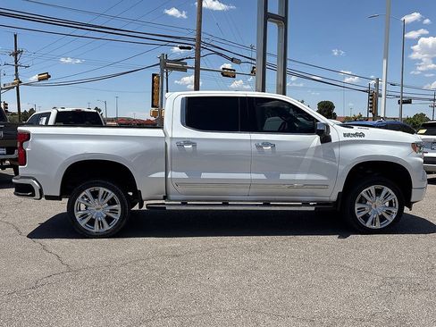 Used 2023 Chevrolet Silverado 1500 High Country w/ High Country Premium Package AWD/4WD image 14