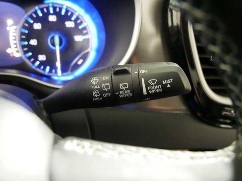Used 2024 Chrysler Pacifica Touring-L FWD image 30