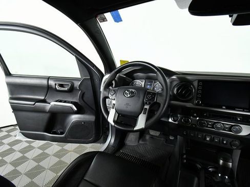 Used 2020 Toyota Tacoma Limited image 19