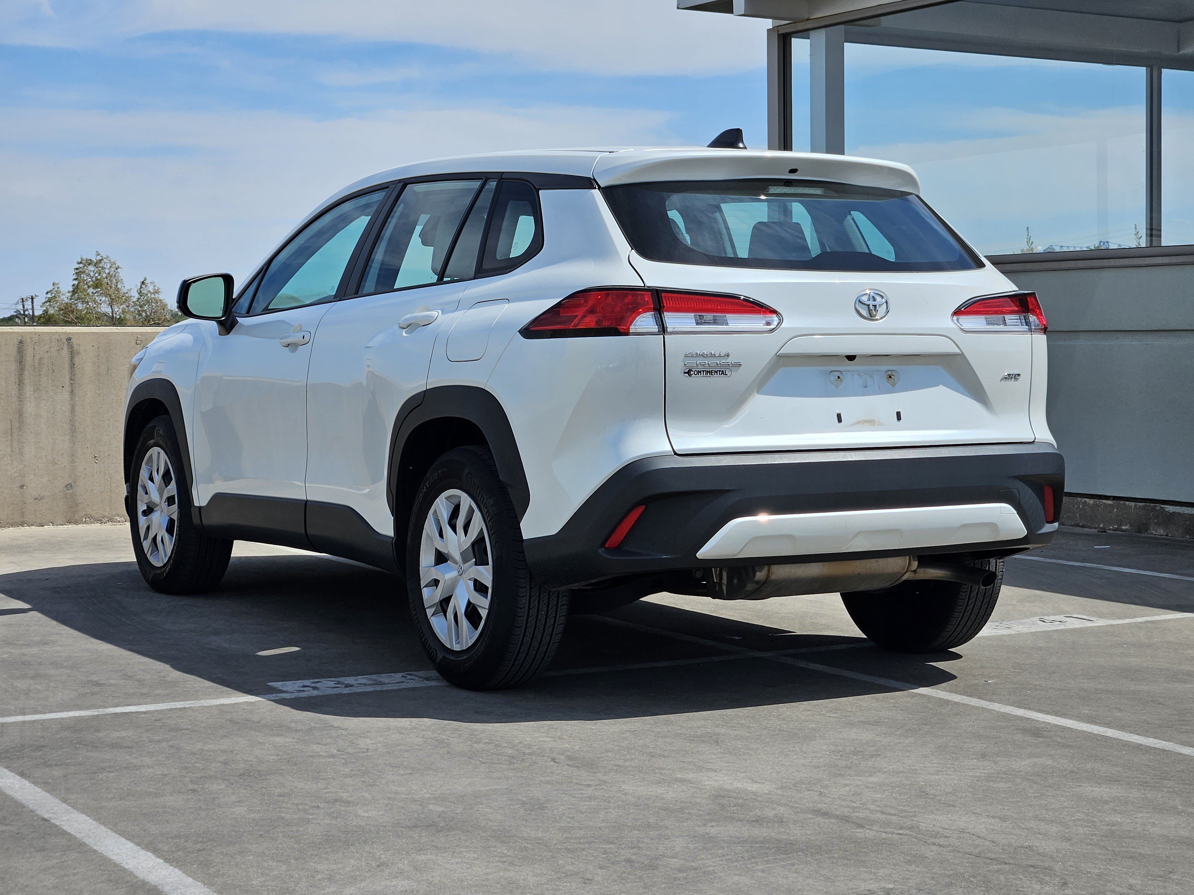 Used 2022 Toyota Corolla Cross L AWD/4WD image 3