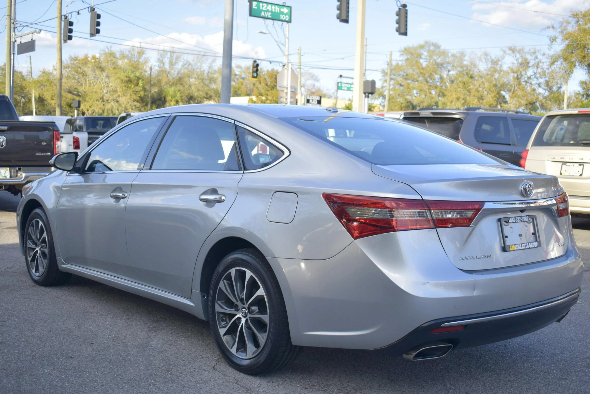 Used 2018 Toyota Avalon XLE FWD image 6