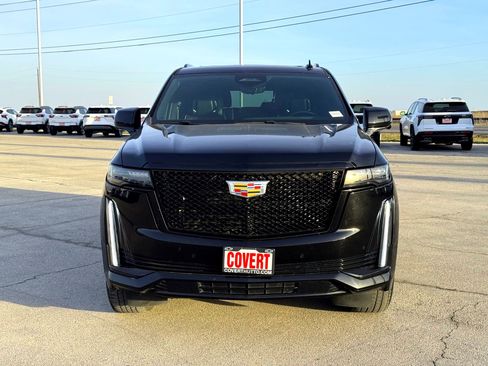 Used 2023 Cadillac Escalade Sport image 3