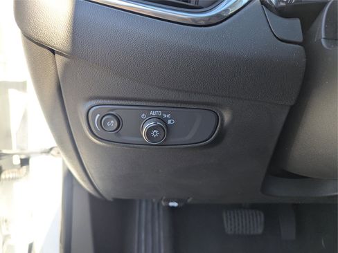 Used 2022 Chevrolet Equinox LT w/ Driver Convenience Package image 25