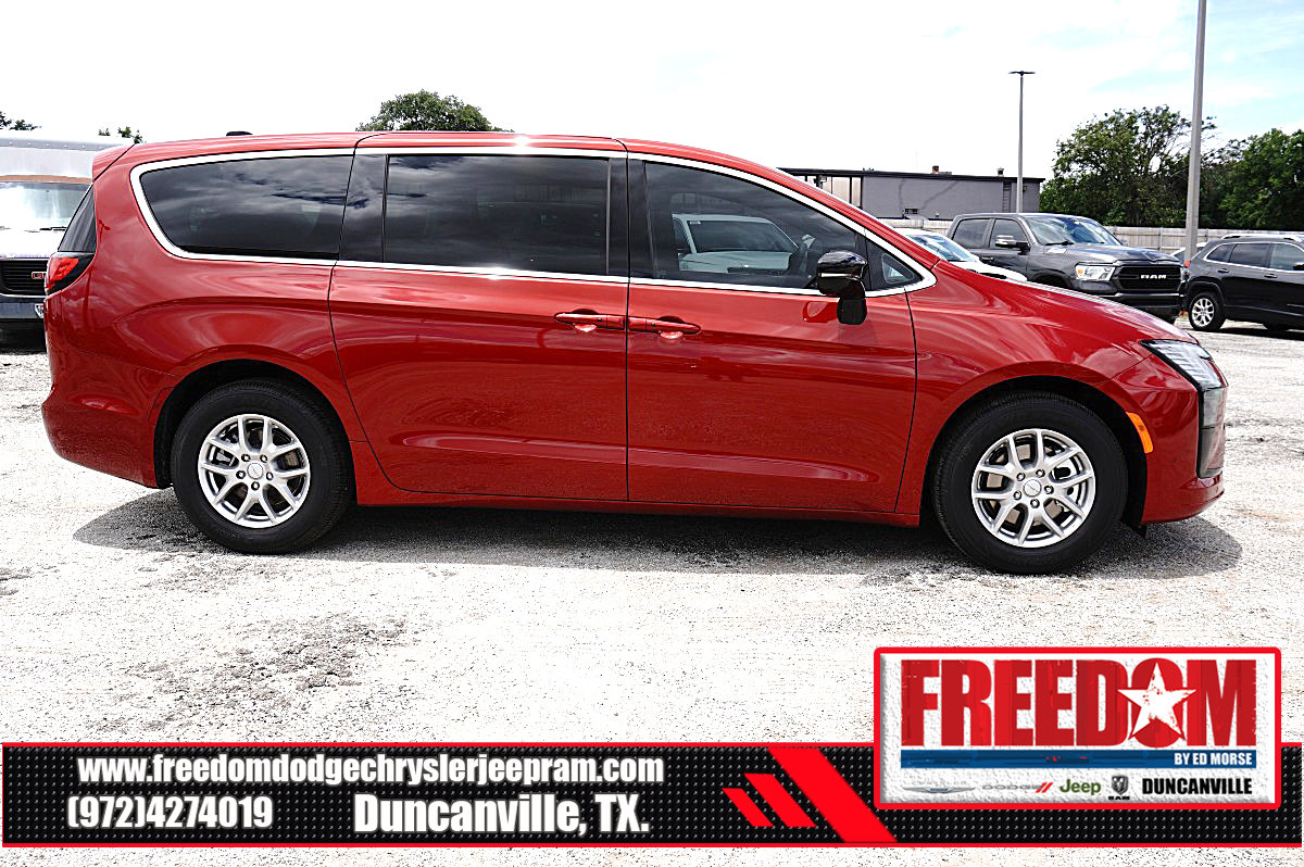 New 2027 Chrysler Pacifica Select FWD image 6