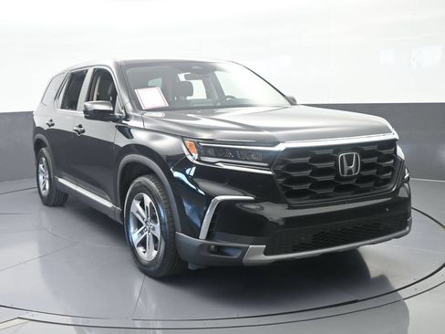 Used 2025 Honda Pilot EX-L image 9