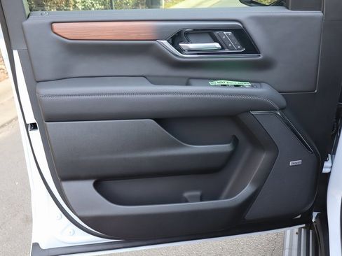 New 2026 GMC Yukon Denali w/ Sun & Power Step Package image 10