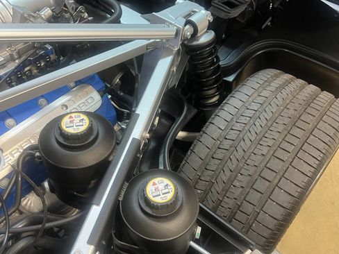 Used 2006 Ford GT RWD image 17