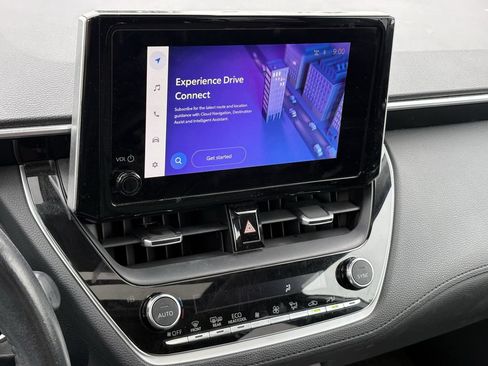 Used 2023 Toyota Corolla Cross XLE w/ Convenience Package FWD image 12