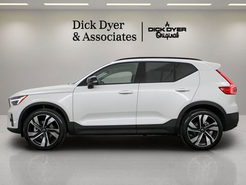 Certified 2025 Volvo XC40 B5 Ultra AWD/4WD image 5