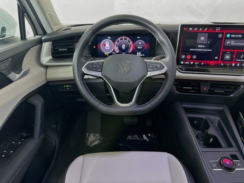 New 2025 Volkswagen Tiguan SE image 20