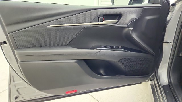 Used 2025 Toyota Camry SE FWD image 18