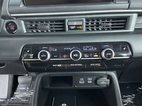 Used 2024 Honda Pilot Touring image 23