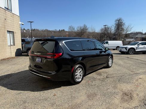Used 2026 Chrysler Pacifica Select FWD image 6