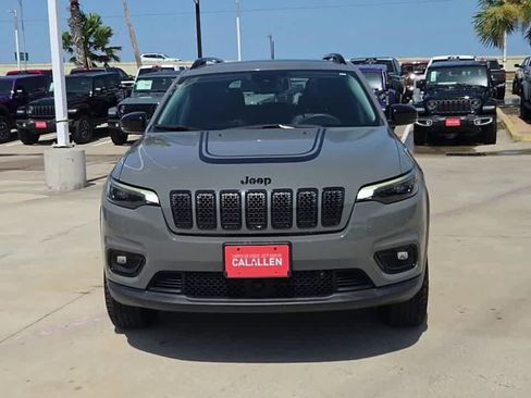 Used 2022 Jeep Cherokee Latitude w/ Sun & Sound Group AWD/4WD image 3