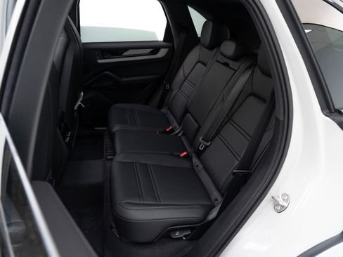 New 2025 Porsche Cayenne image 29