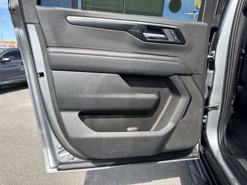 Used 2025 Chevrolet Suburban RST image 24