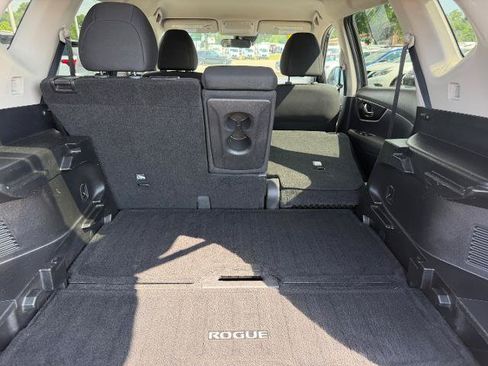 Used 2019 Nissan Rogue SV AWD/4WD image 14