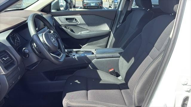 Used 2023 Nissan Rogue S FWD image 17