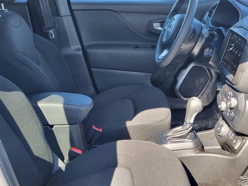 Used 2023 Jeep Renegade Latitude image 27