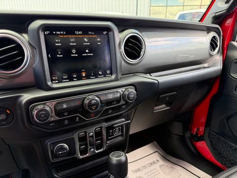 Used 2020 Jeep Wrangler Unlimited Sahara w/ Uconnect 4C Nav & Sound Group AWD/4WD image 11