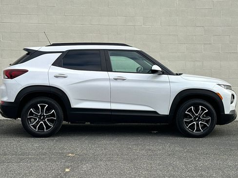 Certified 2023 Chevrolet TrailBlazer ACTIV w/ Sun and Liftgate Package FWD image 3
