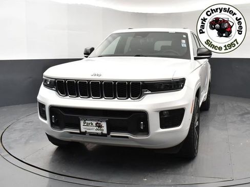 Used 2023 Jeep Grand Cherokee Overland w/ Luxury Tech Group IV AWD/4WD image 2