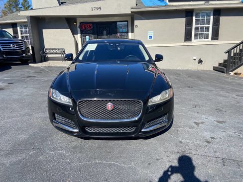 Used 2017 Jaguar XF Premium image 3