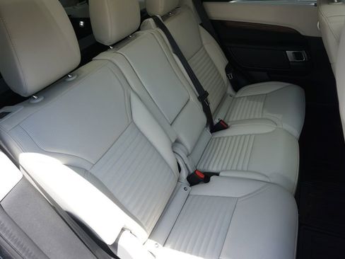 New 2025 Land Rover Discovery Dynamic SE image 27