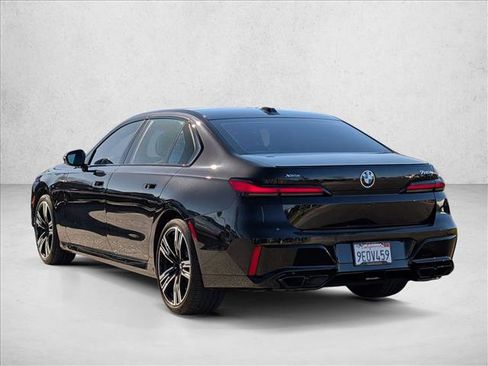 Used 2023 BMW 760i xDrive w/ Executive Package image 8